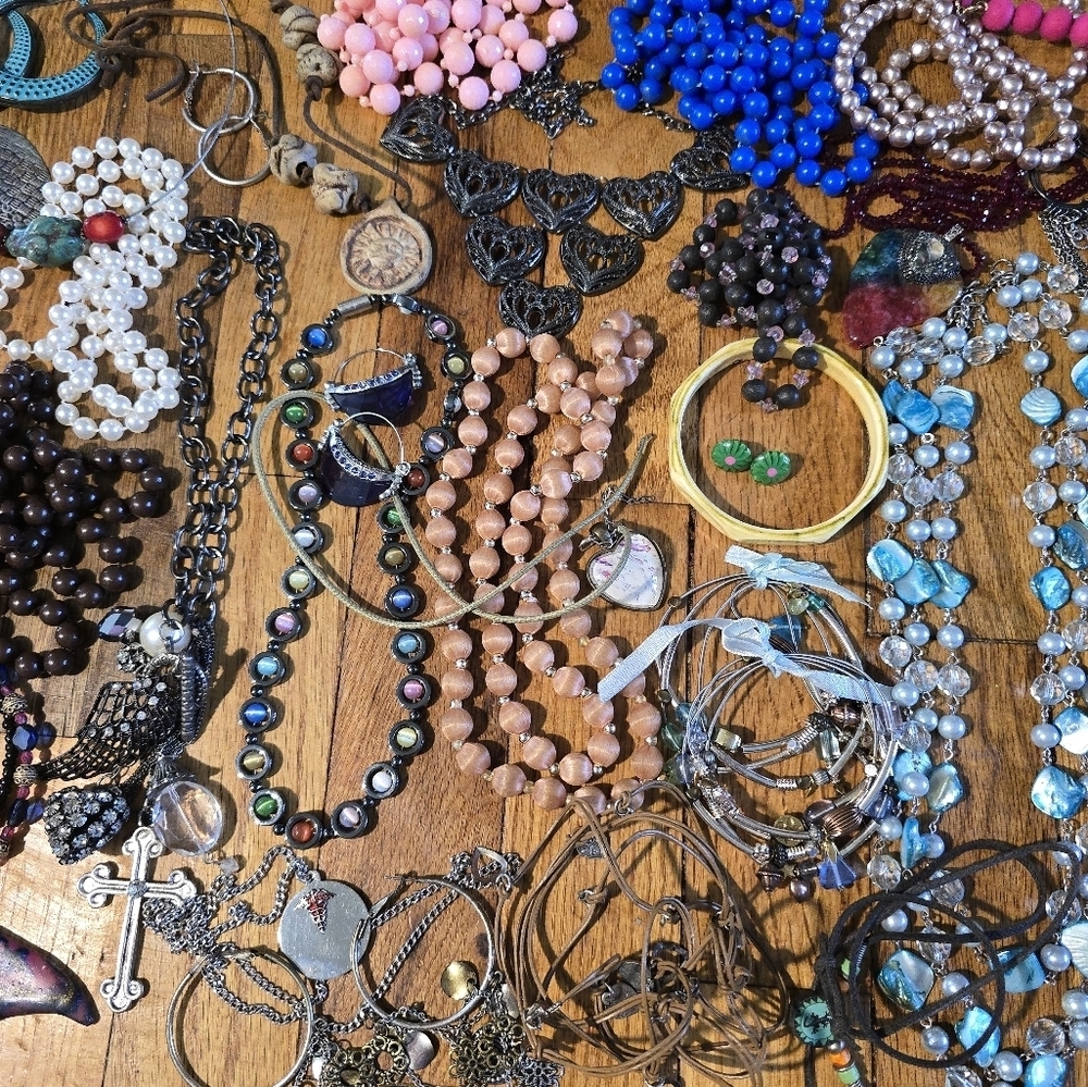 Vintage To Now Jewelry Lot Costume Estate Find Needs Cleaned. Mixed - Picture 3 of 13